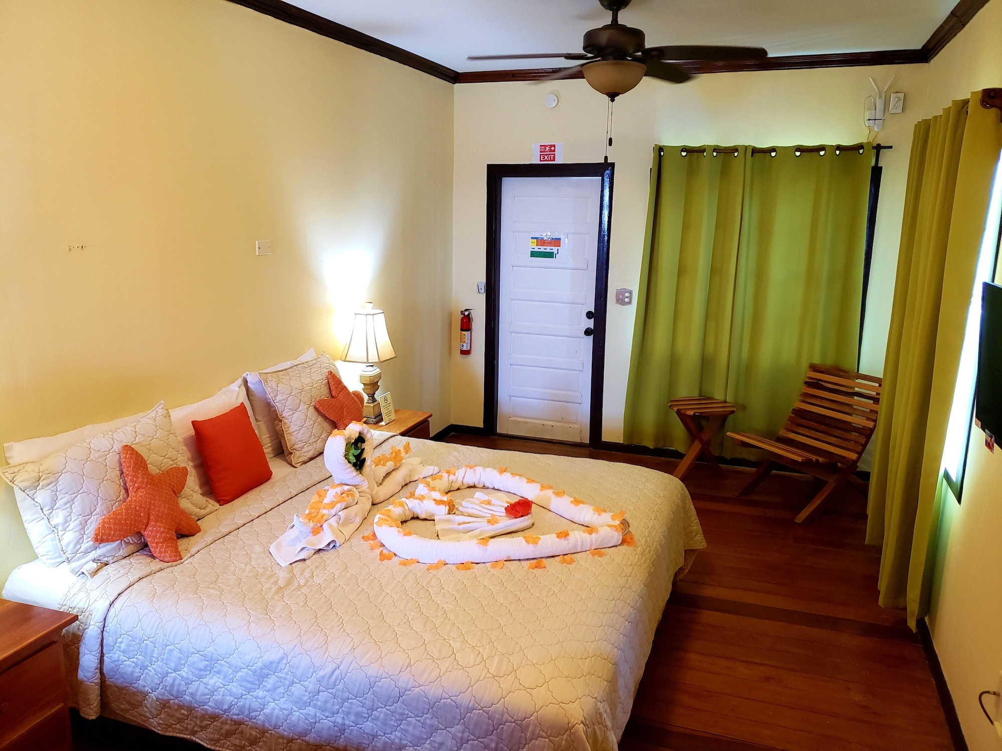 Suite, King Bed, Beach Front
