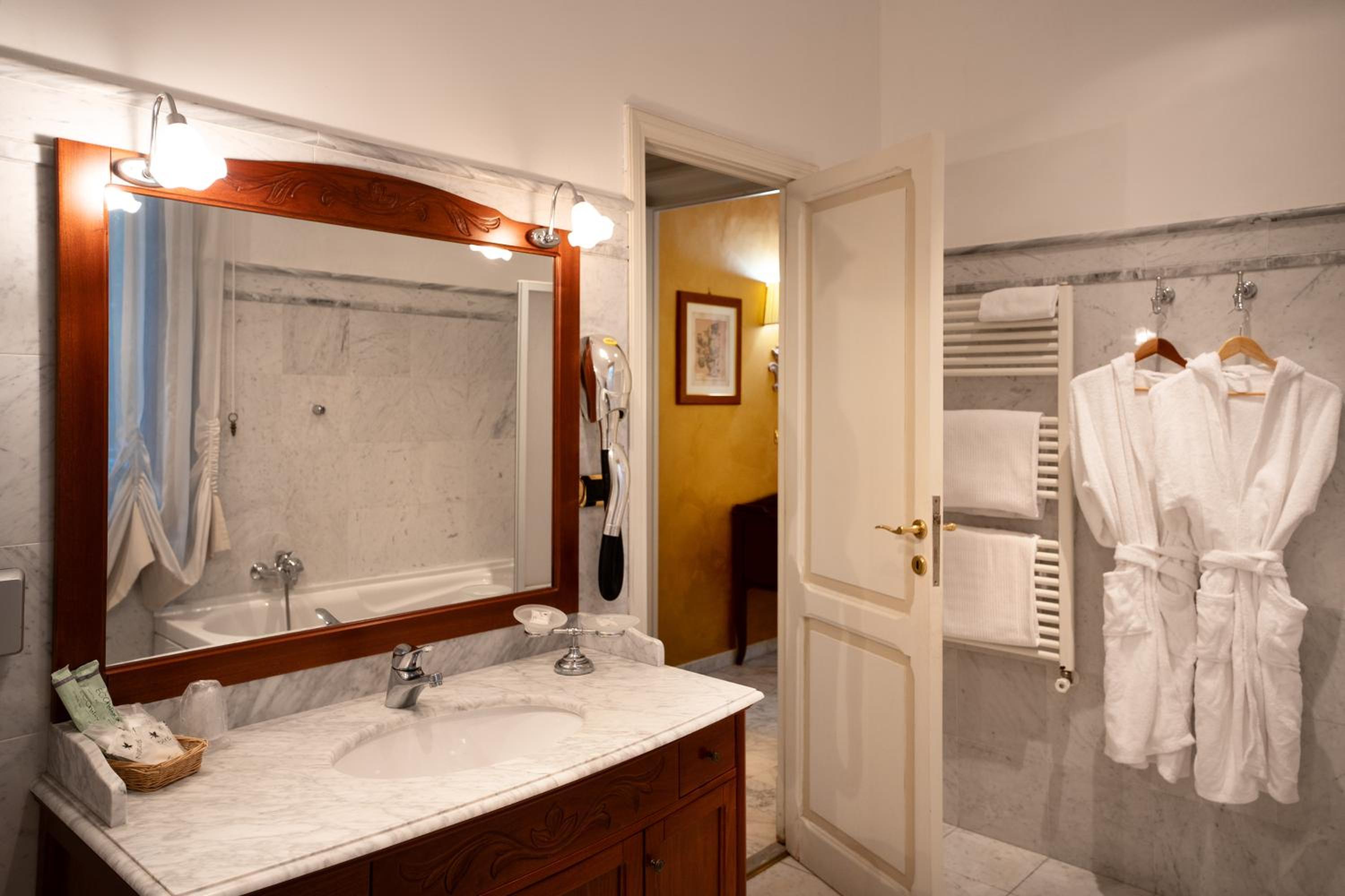 RELAIS LE FELCI HOTEL 54/55