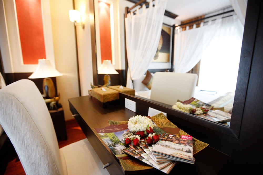Mirth Sathorn Hotel 33/39