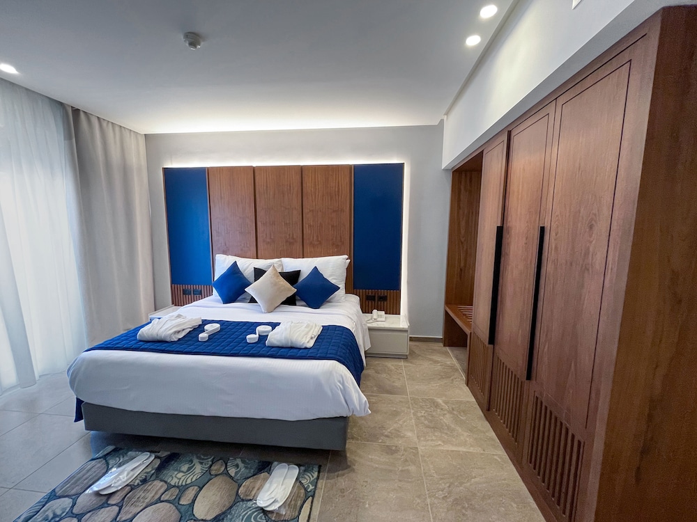 EXECUTIVE, SUITE