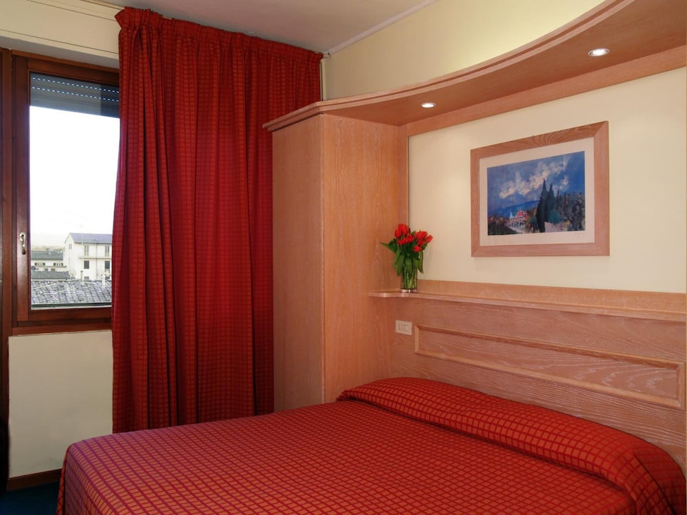 Meridiana Hotel 11/56