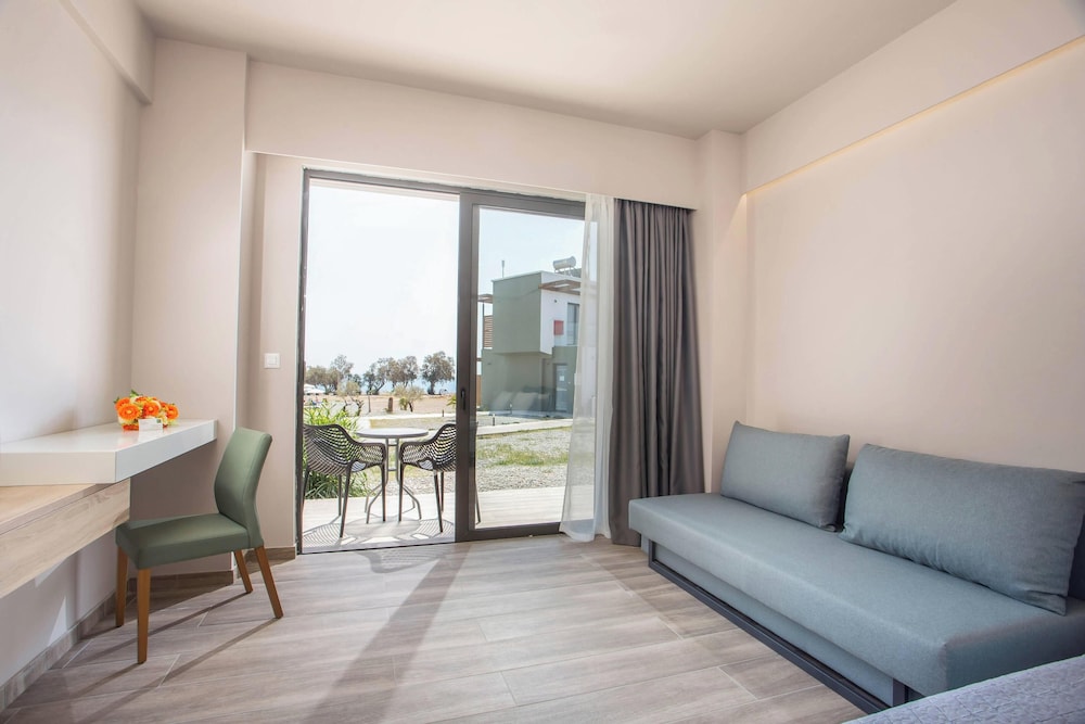 Gennadi Seaside Resort 66/77