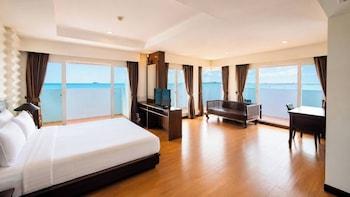 Sky, Heritage, Beach, Suite
