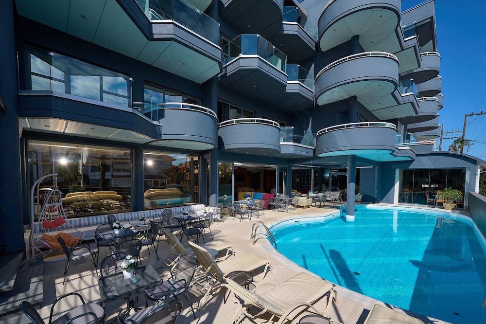 Mediterranean Resort Hotel 6/60