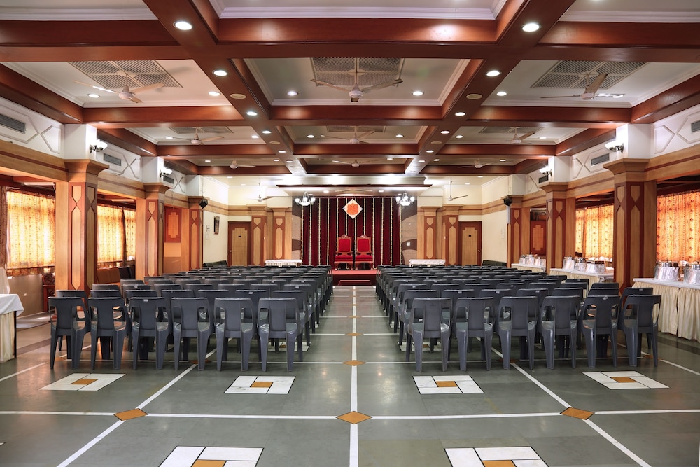 Hotel Shreyas 30/40