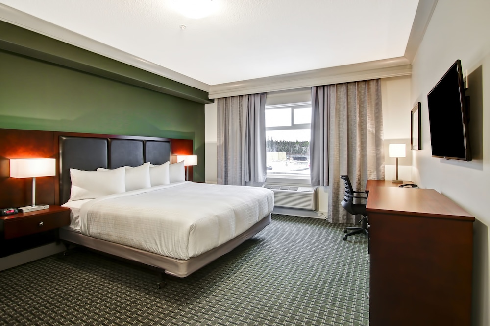 Chateau Nova Yellowknife 15/49
