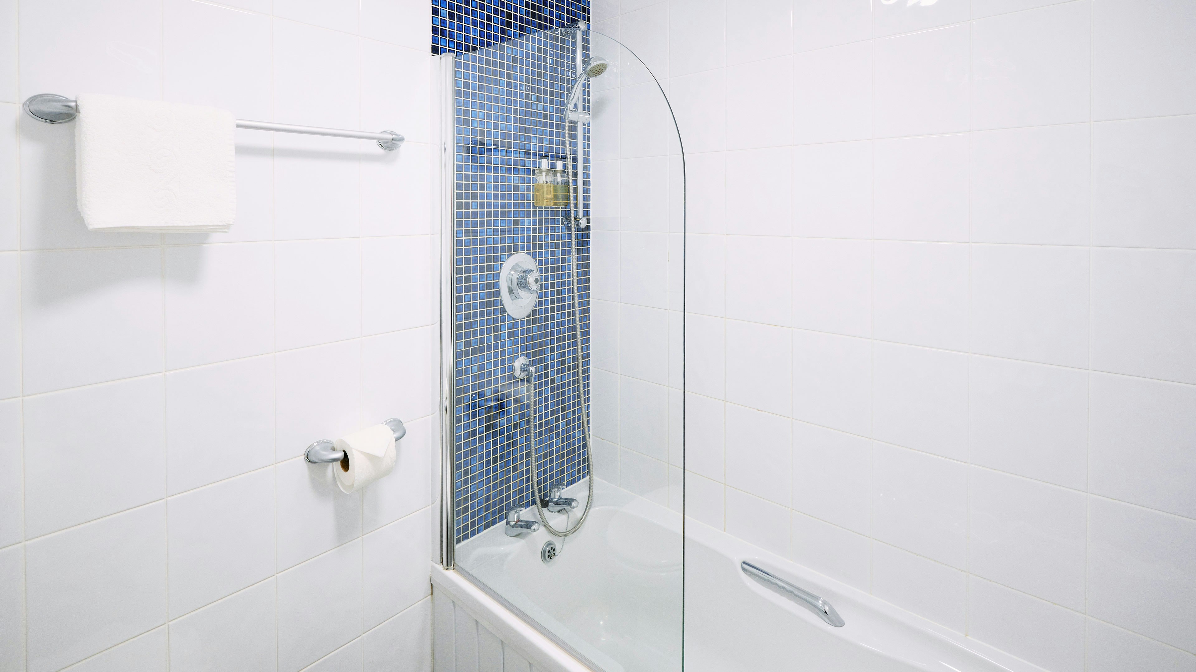 Kilbirnie Hotel 32/33