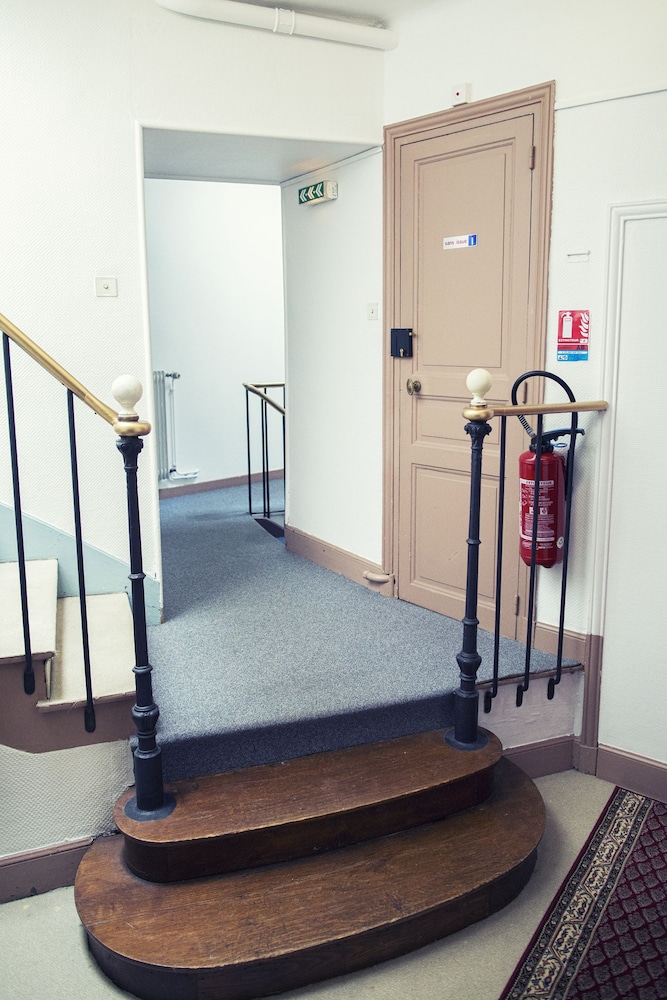 The Old Hotel Ravel 32/48