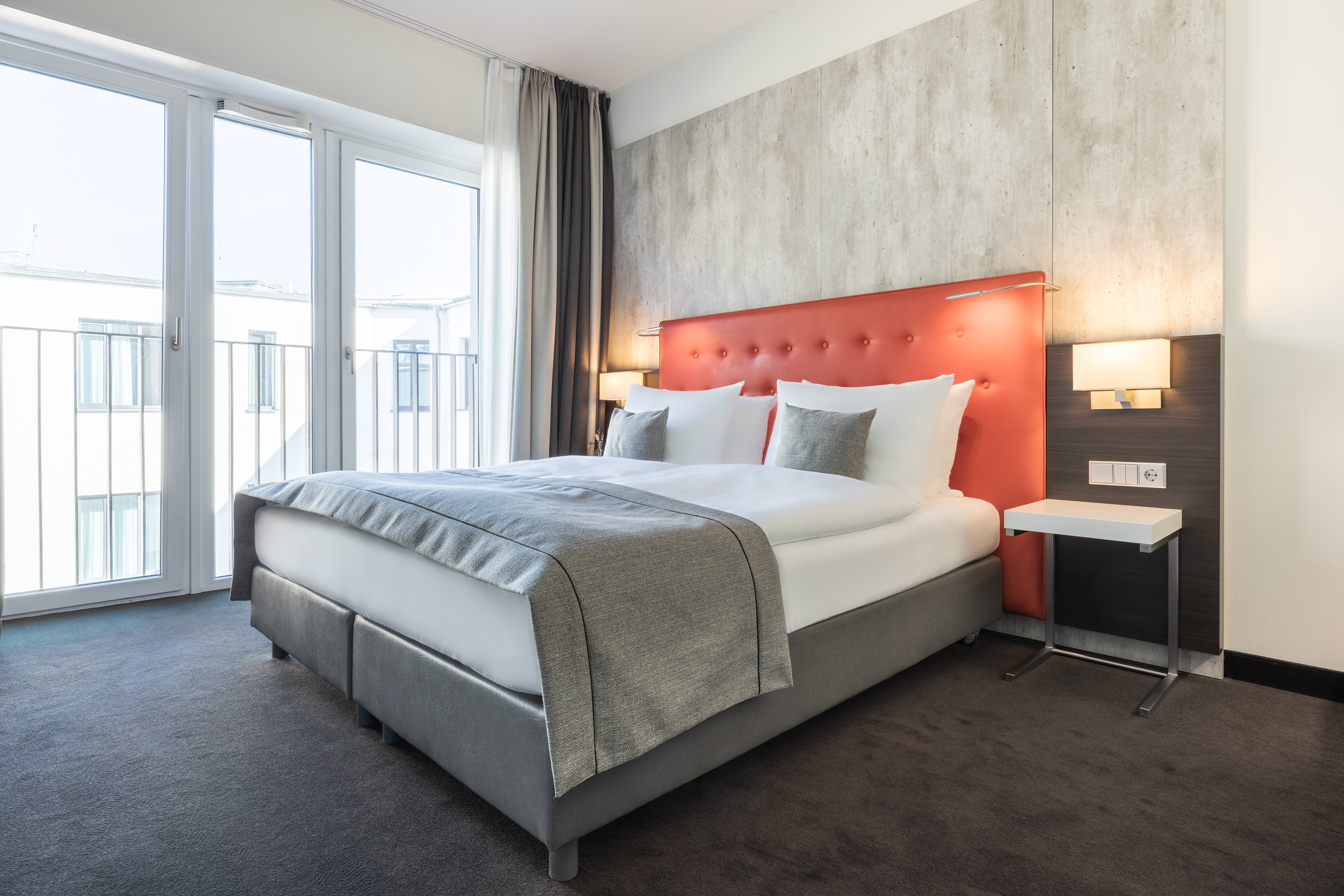 STANDARD, QUEEN BED