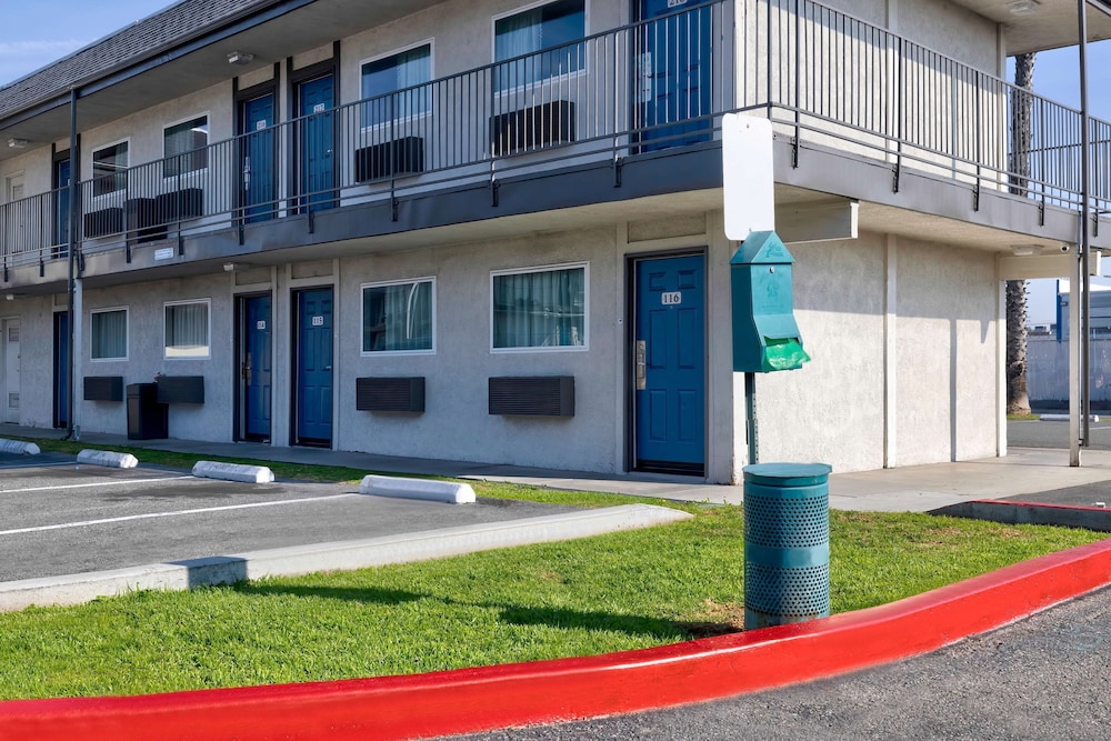 Motel6 Anaheim, CA - Fullerton East 51/59