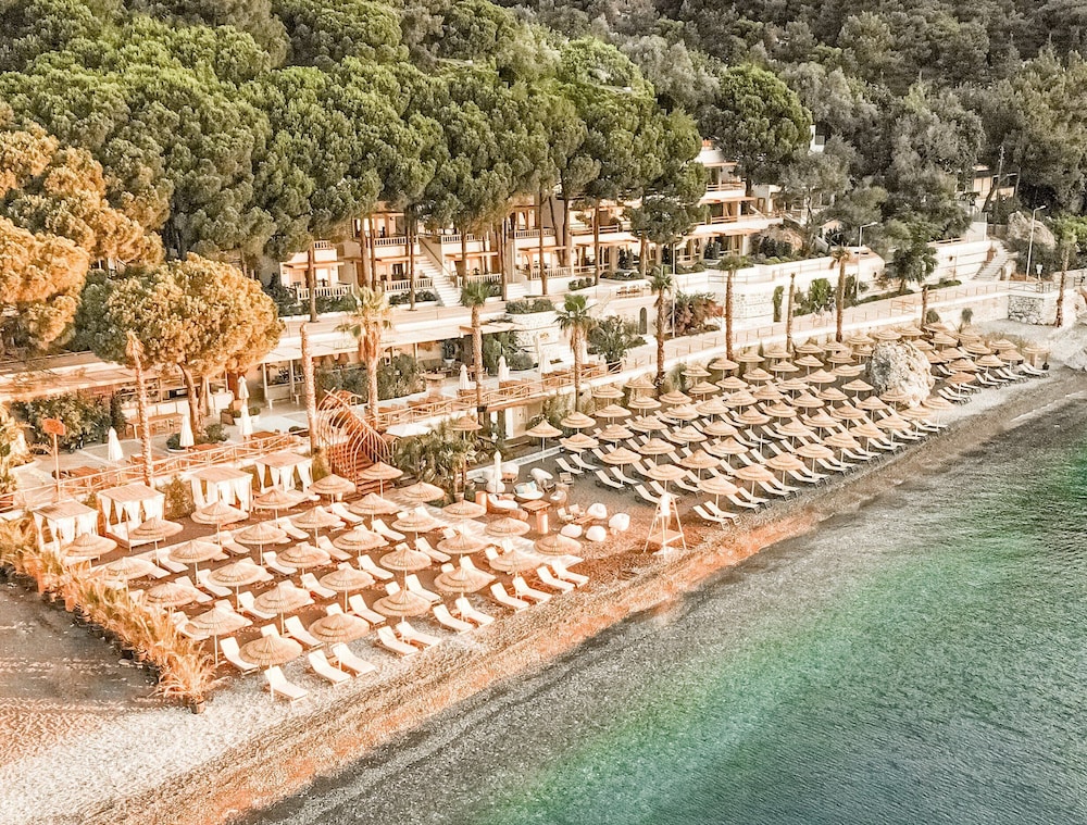 Pilos Suites 33/50