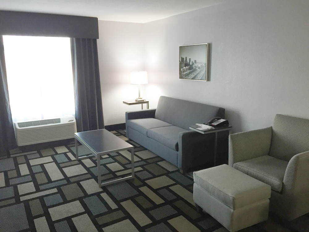 Best Western Plus Birmingham Inn & Suites 26/37