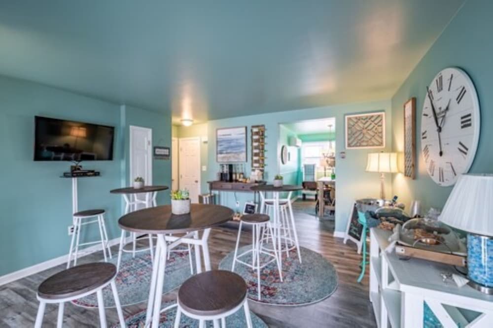 Ocean Glass Inn 37/50