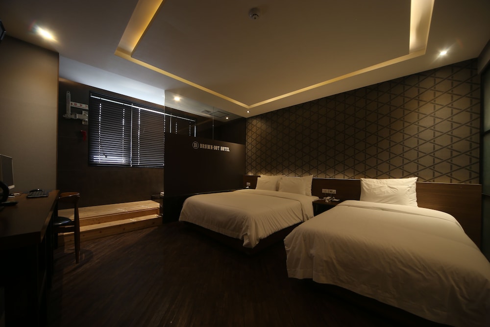 Brown Dot Hotel Beom il 9/30