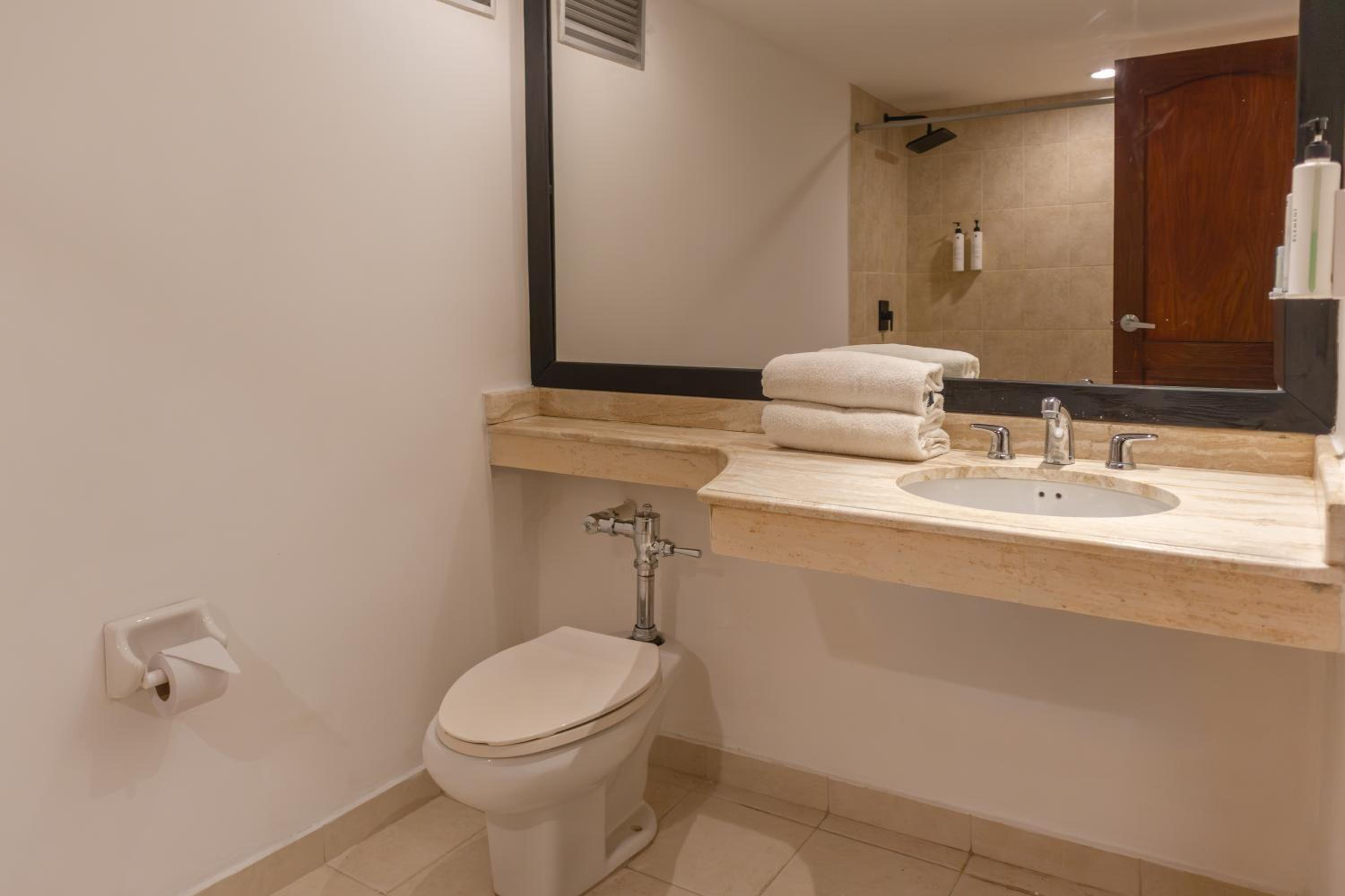 غرفة سوبيريور بسرير كوين، Hotel Faranda Express Puerta Del Sol Barranquilla, A Member of Radisson Individuals 4/4