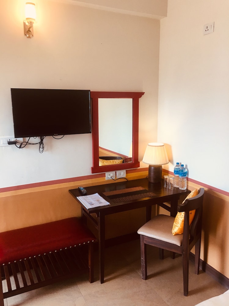 Three Jewels Boutique Hotel 63/74