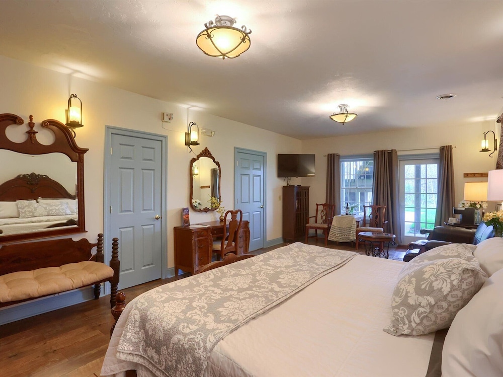 Hideaway, King Bed، Battlefield Bed &amp; Breakfast Inn 4/10