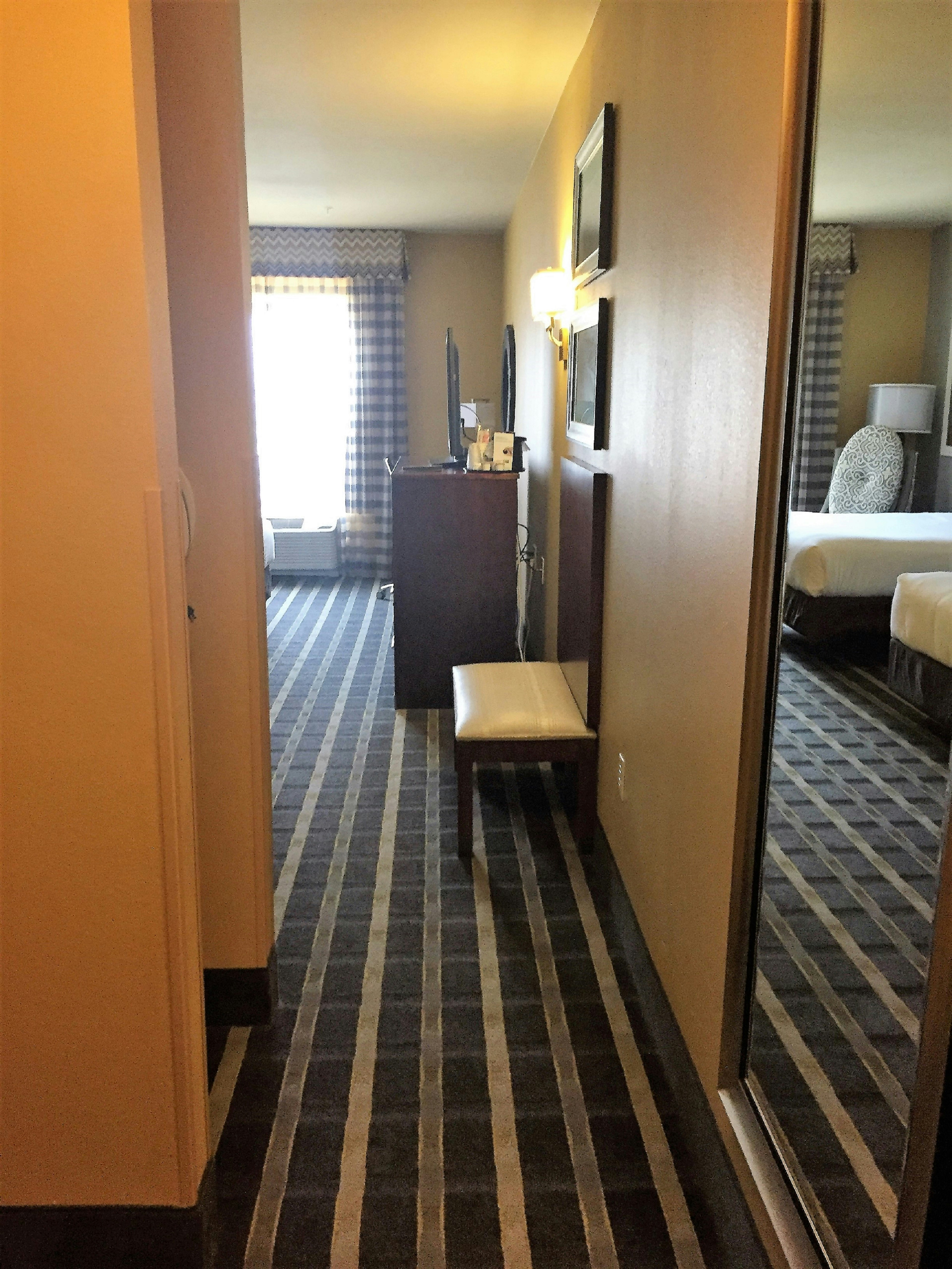 Holiday Inn Express Hotel and Suites Perry-National Fairground Area 36/68