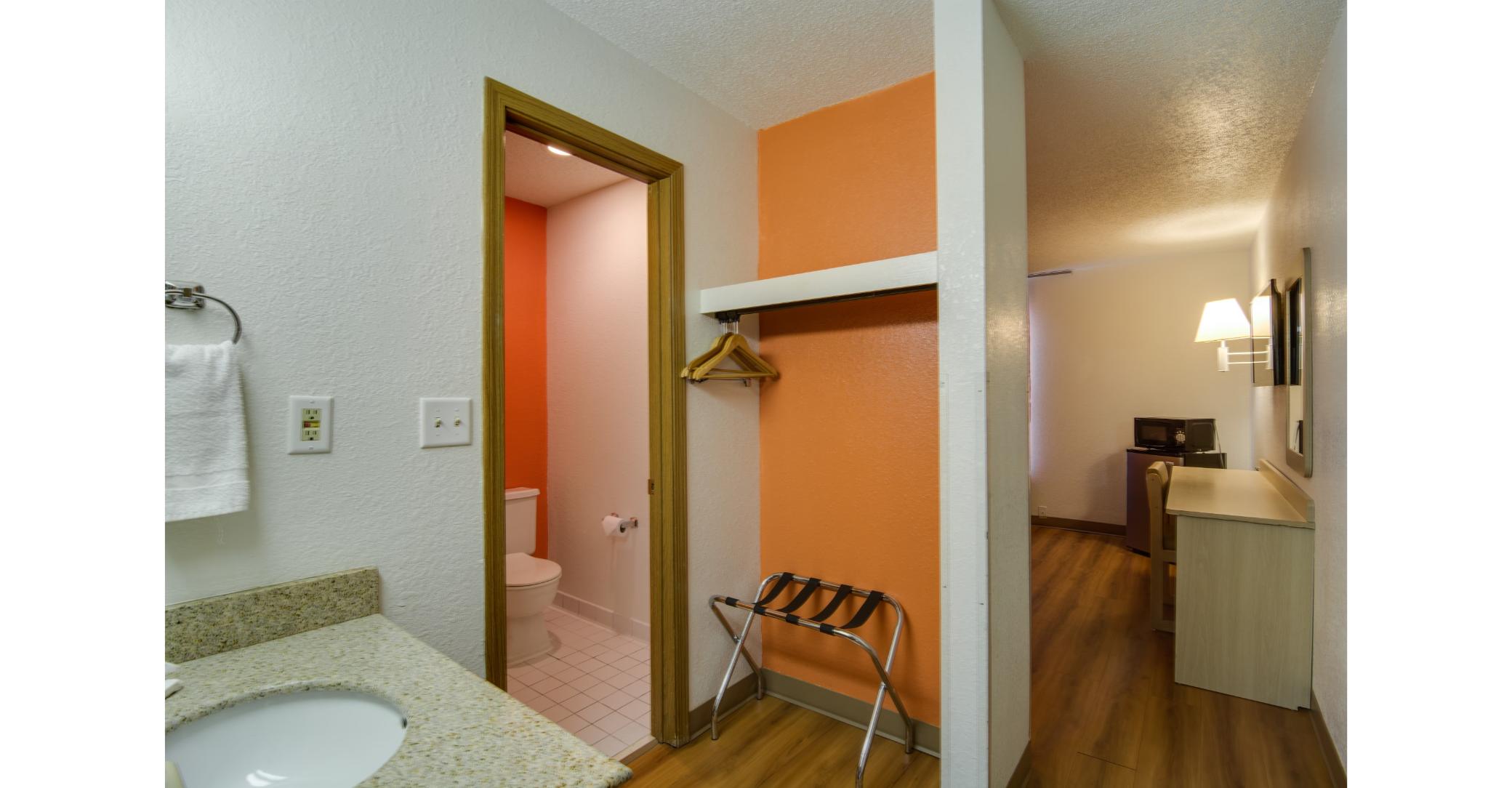 Motel6 Waukegan, IL 56/63
