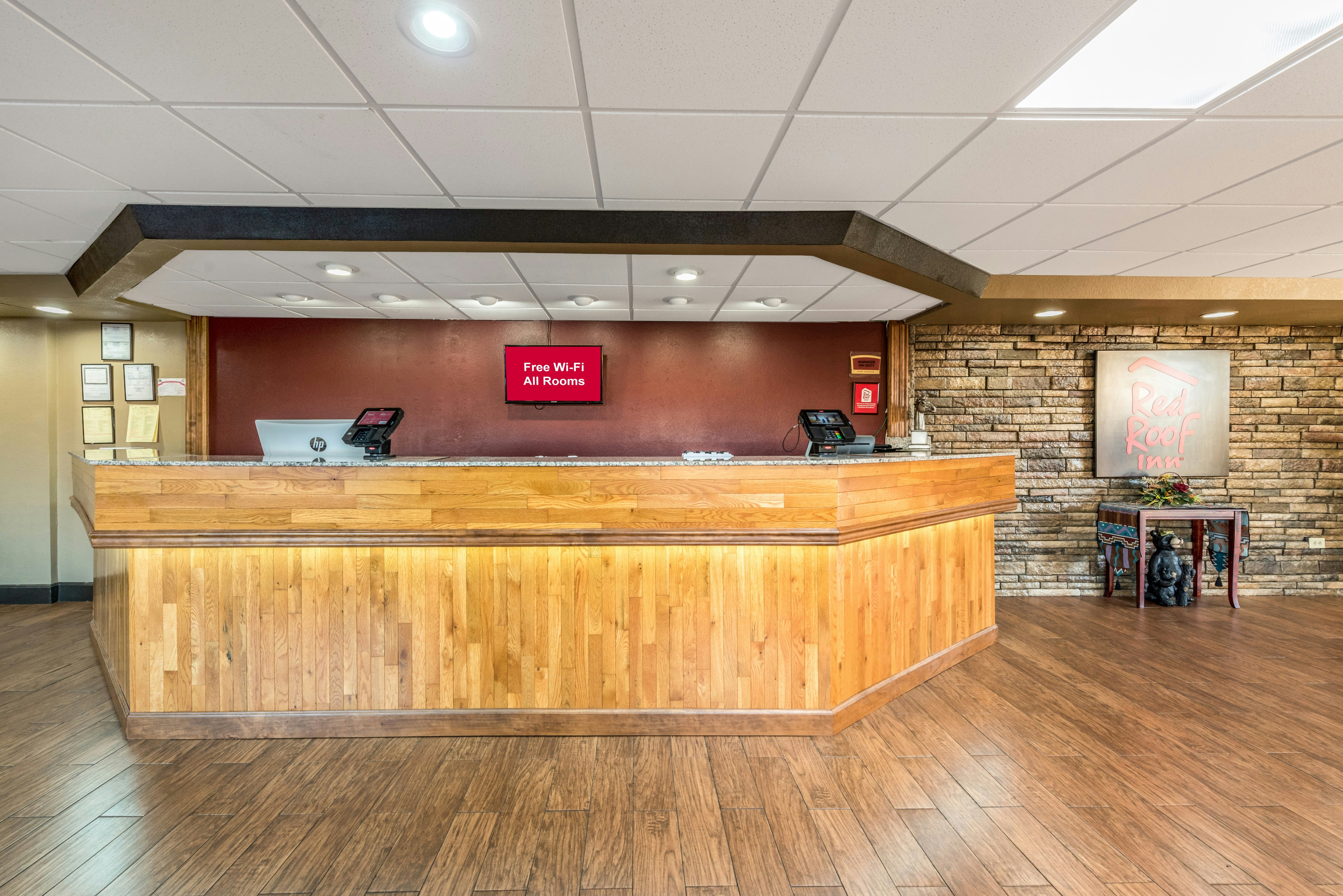 Red Roof Inn & Suites Pigeon Forge - Parkway 2/13