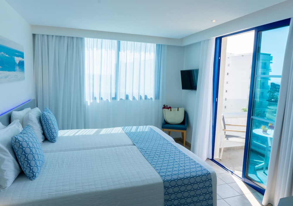 Anonymous Beach Hotel - Adults Only 18/72