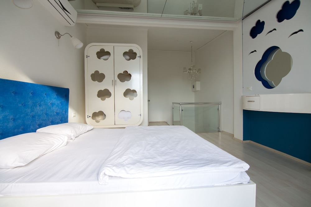 Element Suites 24/65