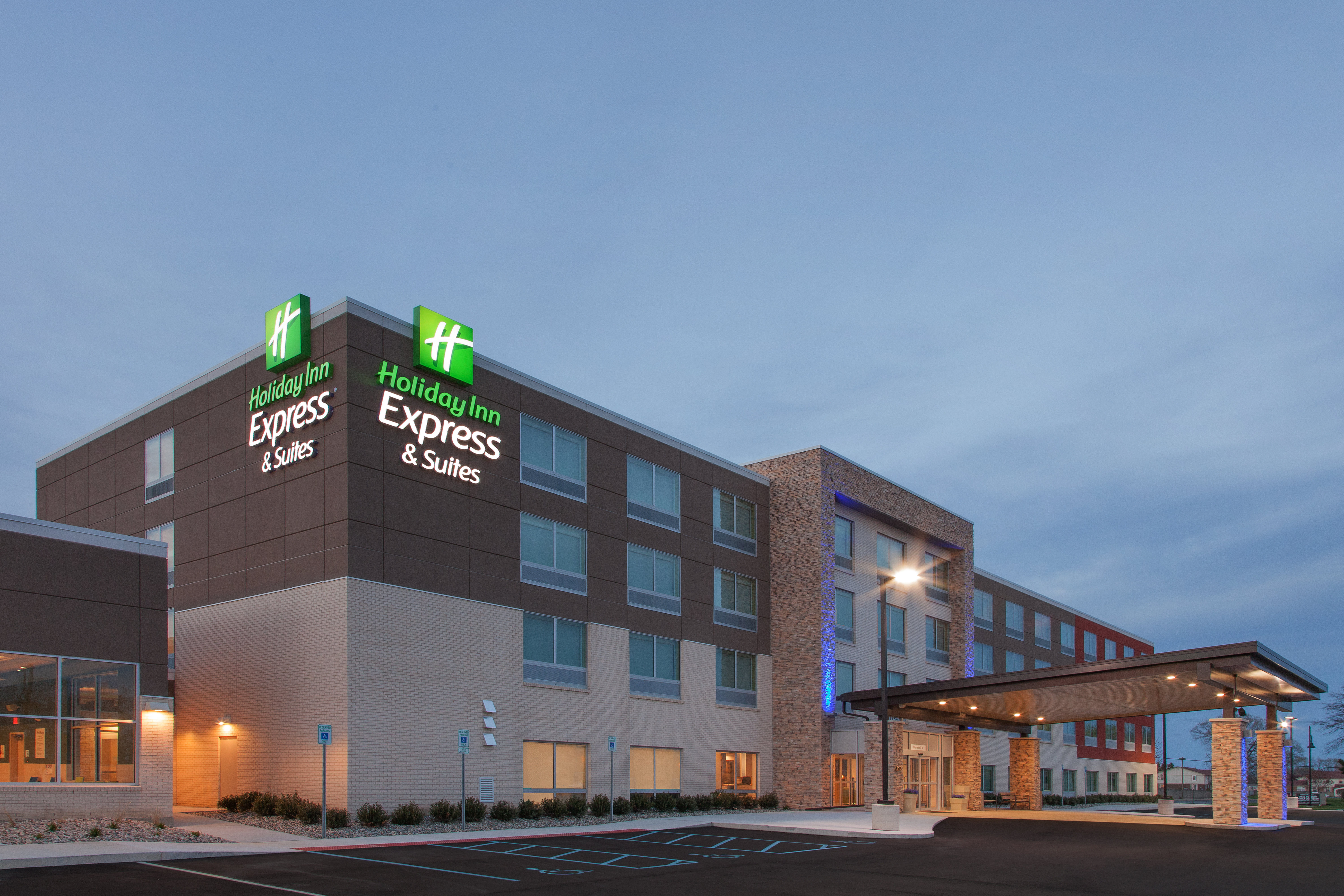 Holiday Inn Express and Suites Sterling Heights-Detroit Area 2/23