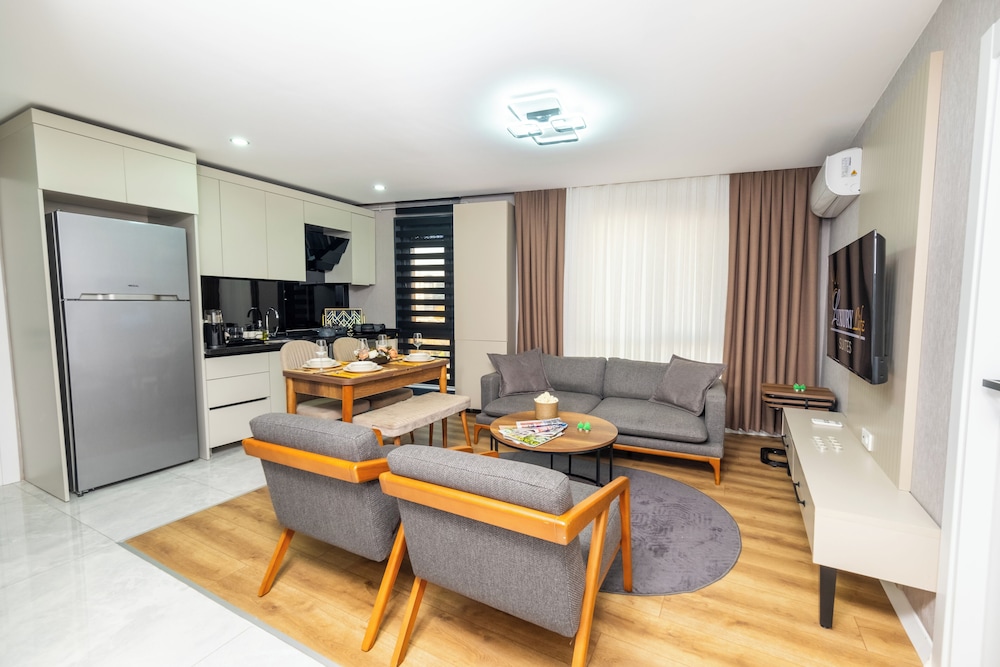 Luxury Life Suites 29/50