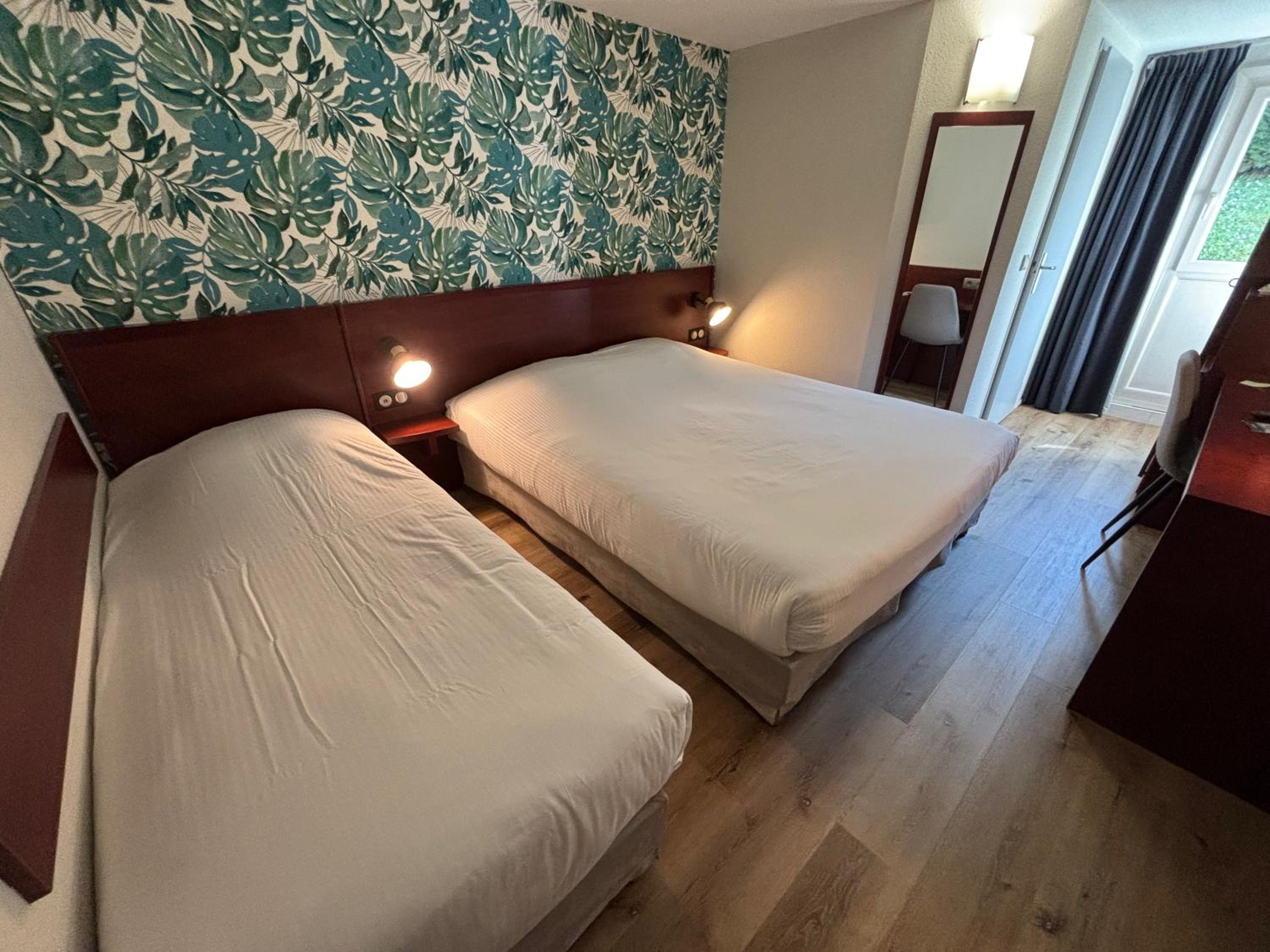 غرفة ثلاثية بسرير مزدوج وسرير فردي، KYRIAD BORDEAUX - LORMONT 2/10