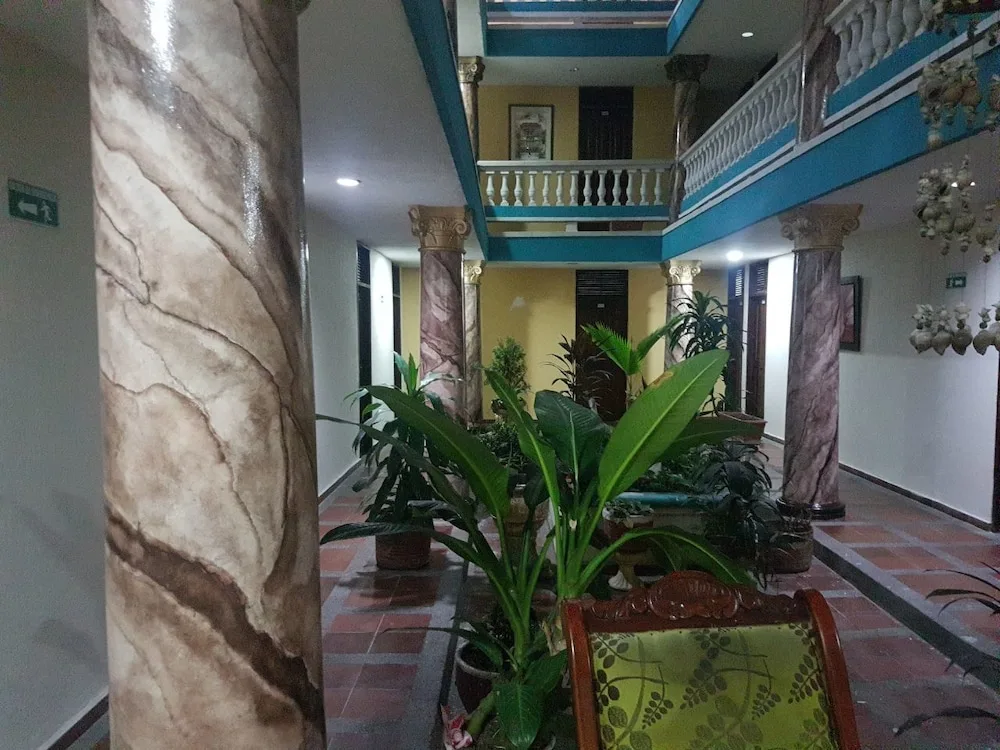 Hotel Colonial Inn 9/26
