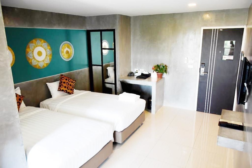 The Riche Boutique 34/74