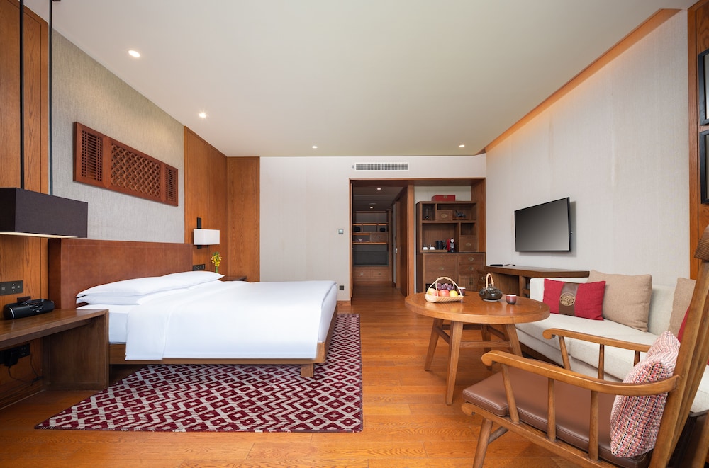 Jinmao Purelax Lijiang, The Unbound Collection By Hyatt 19/70