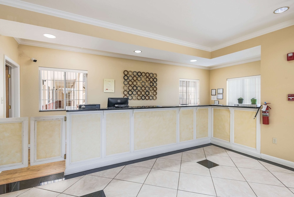 Econo Lodge Inn and Suites Bryant 2/9