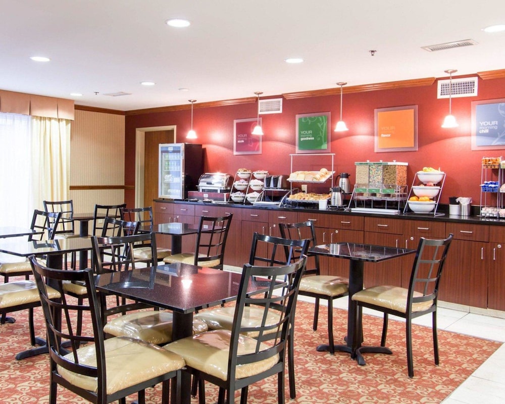 Comfort Inn & Suites Charleston Airport Convention Center 27/41