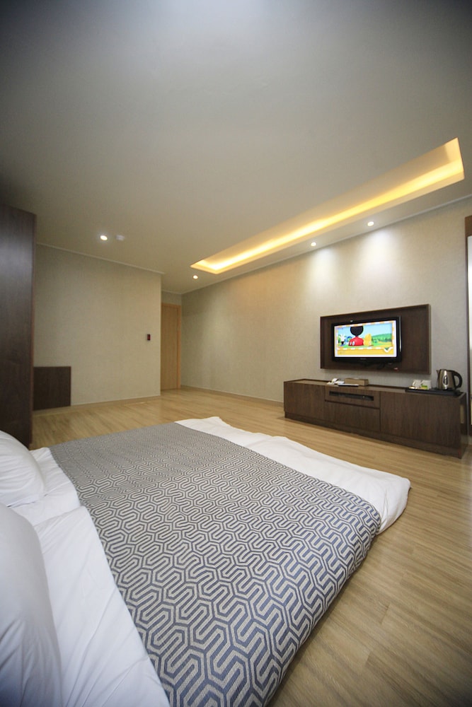 I-Check Hyunjin Hotel 35/67
