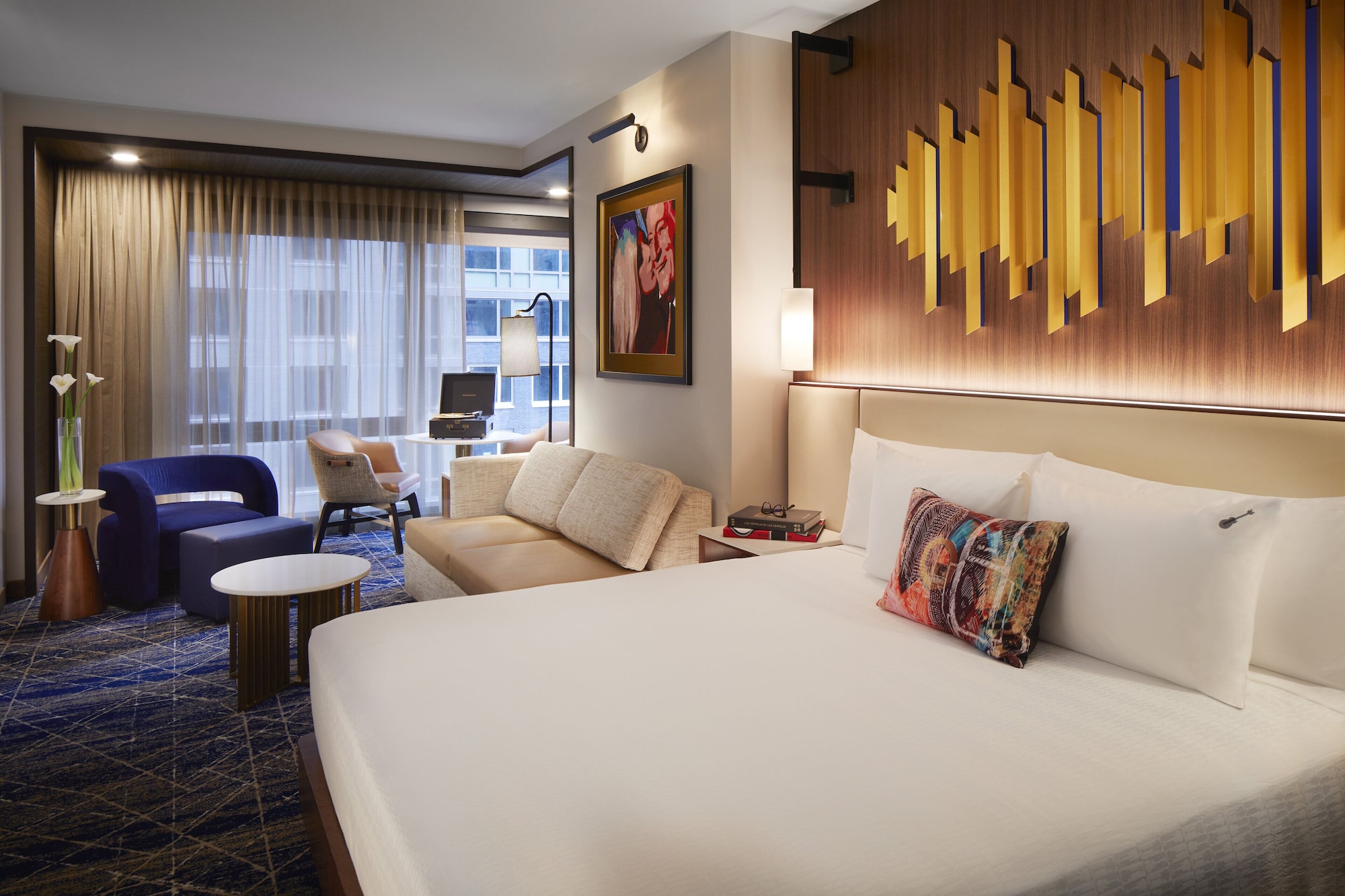 STUDIO, KING BED, SOFA