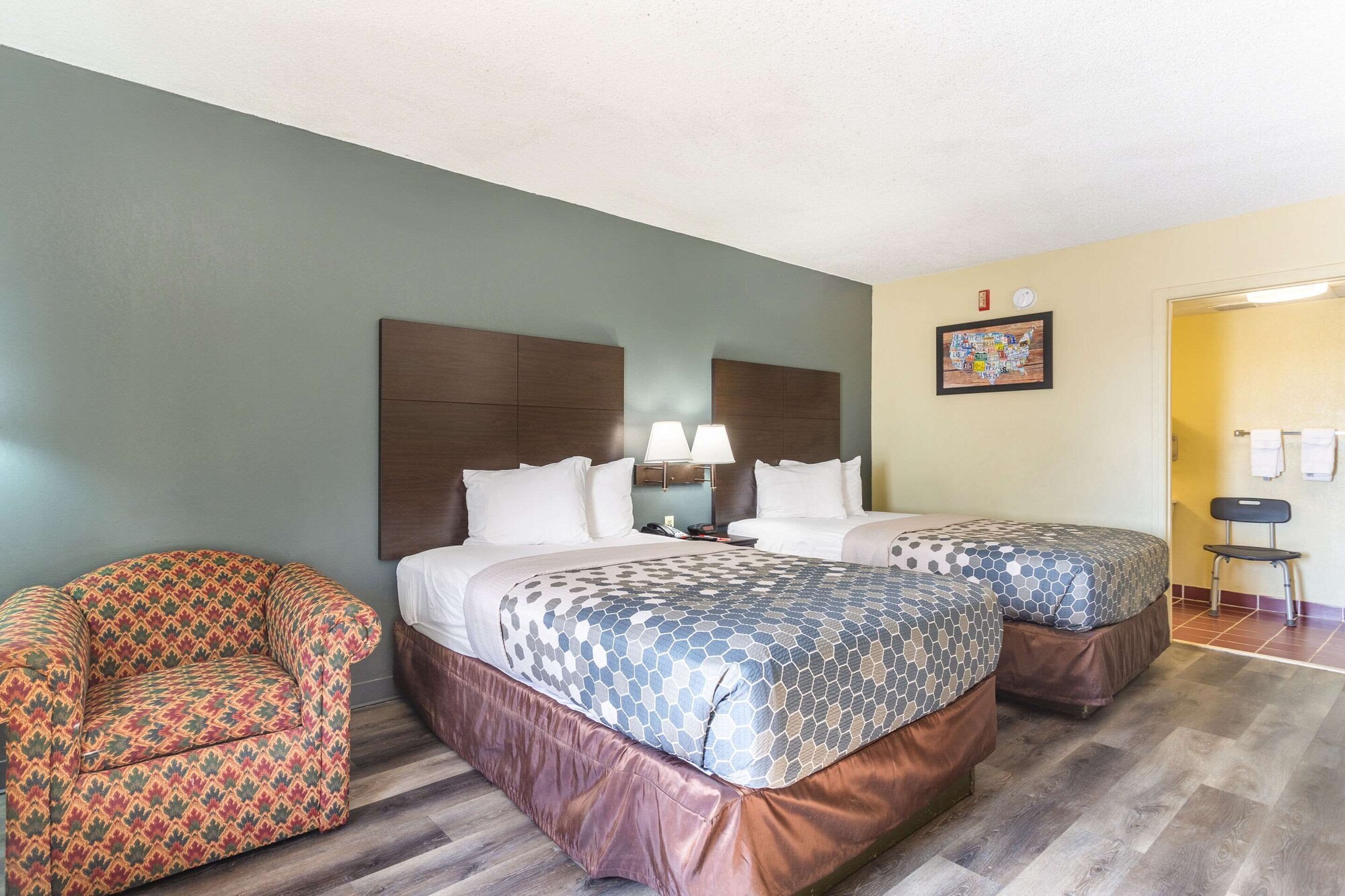 غرفة قياسية بسريرين مزدوجين، Econo Lodge & Suites Clarksville near Governors Square Mall 3/6