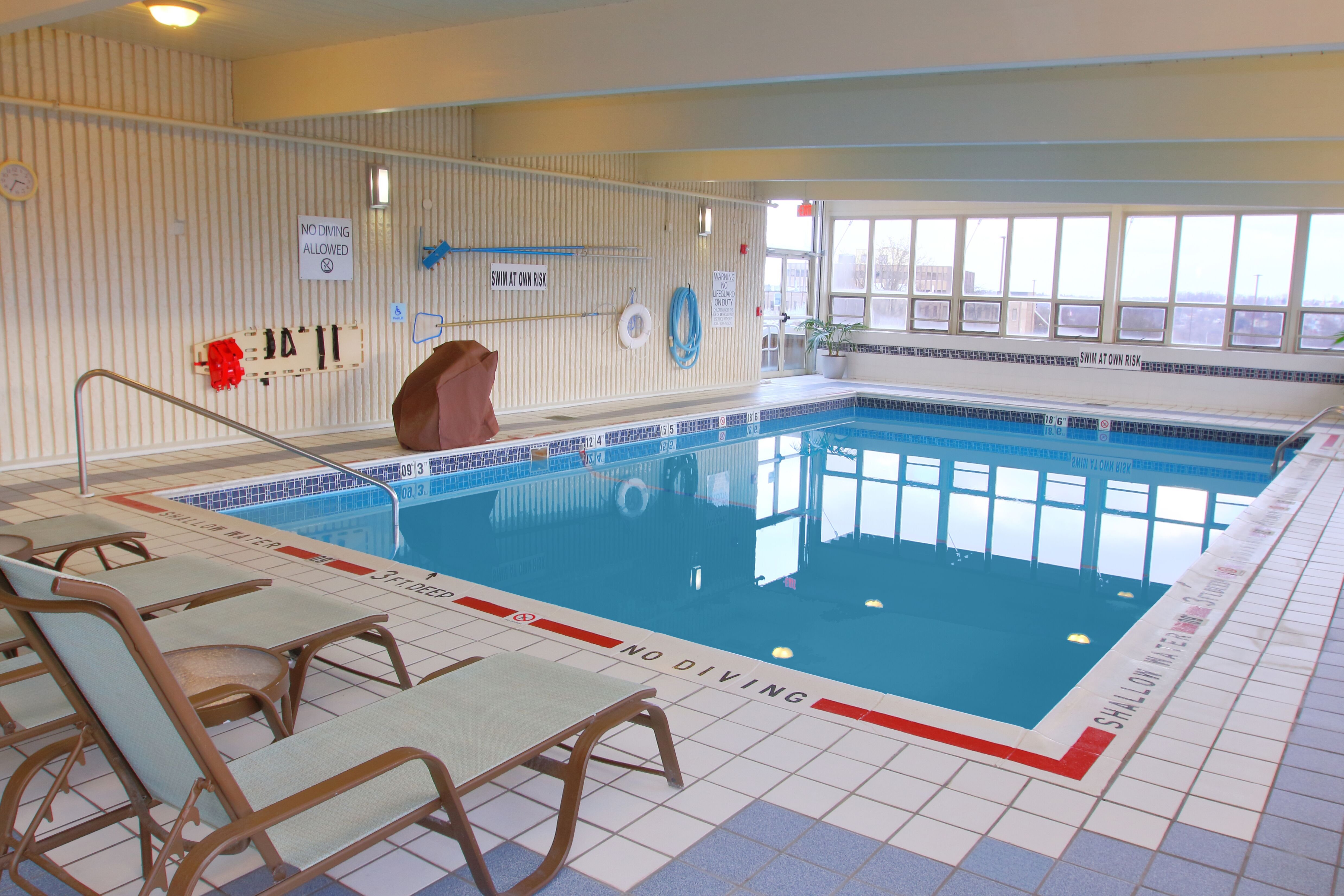Holiday Inn Express Suites Pittsburgh West Green Tree 26/44
