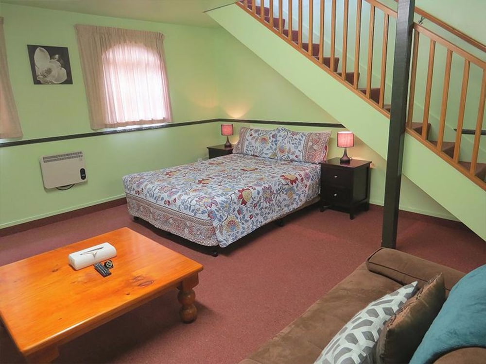 Pohutu Lodge Motel 18/48