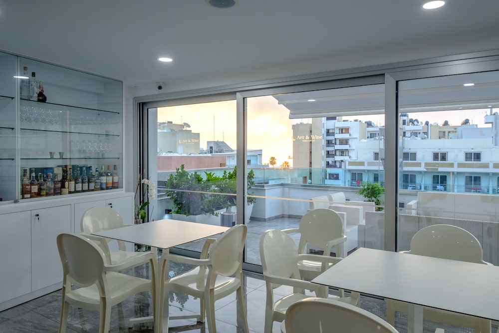Art & Wine Studios And Apts 31/50