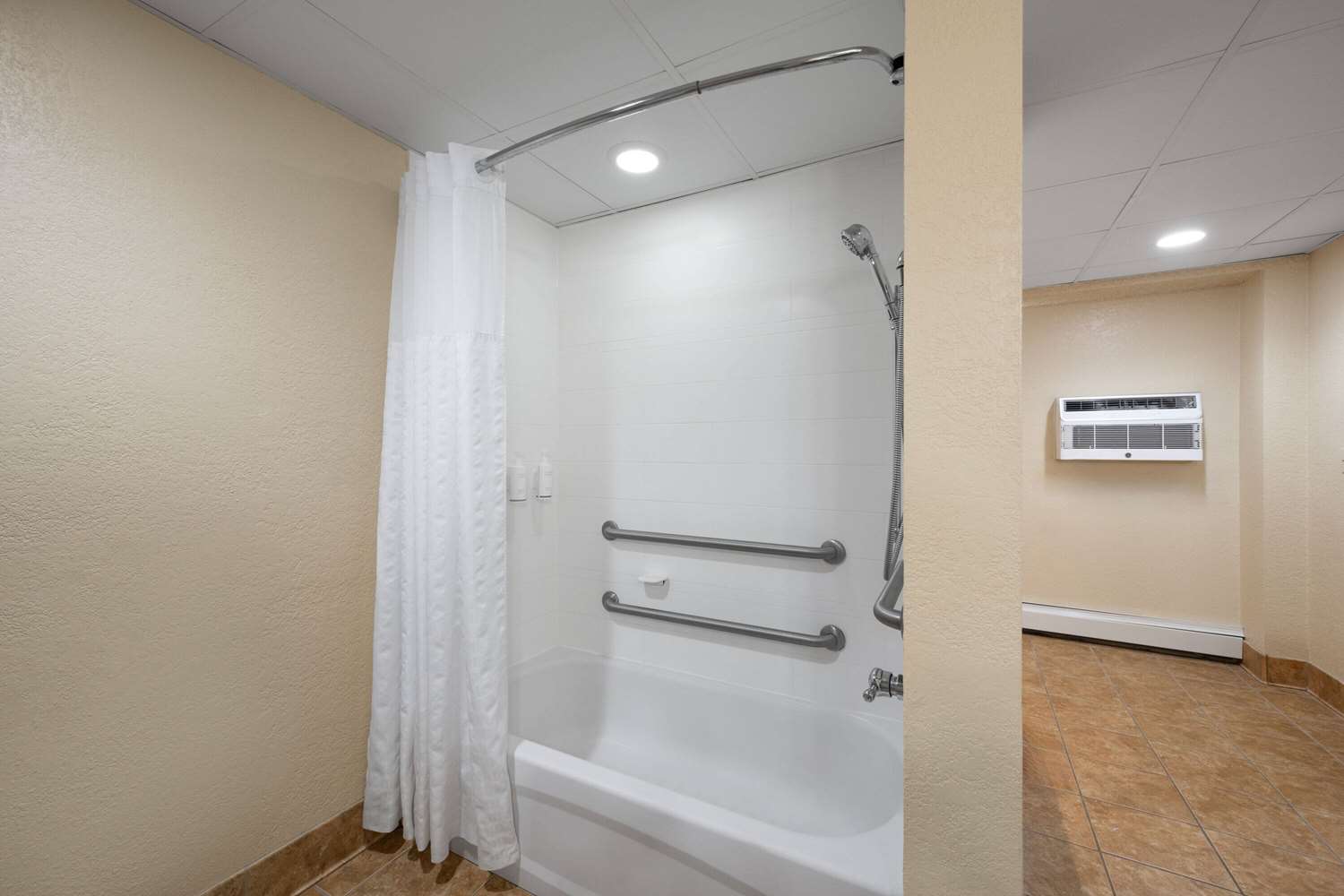 Days Inn & Suites by Wyndham Bozeman 29/29