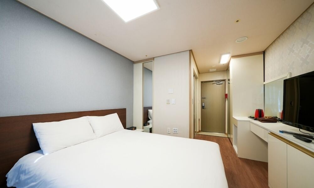 Galaxy Hotel 10/48