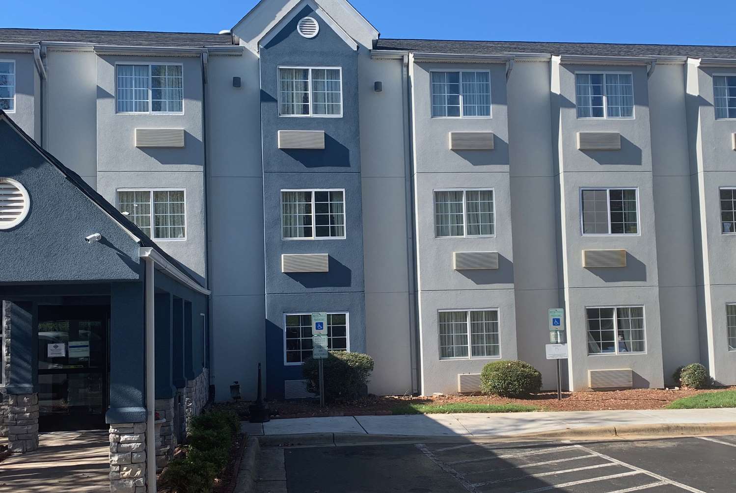 Microtel Inn & Suites by Wyndham Charlotte Airport 2/28