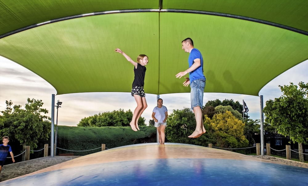 swimming pool spa