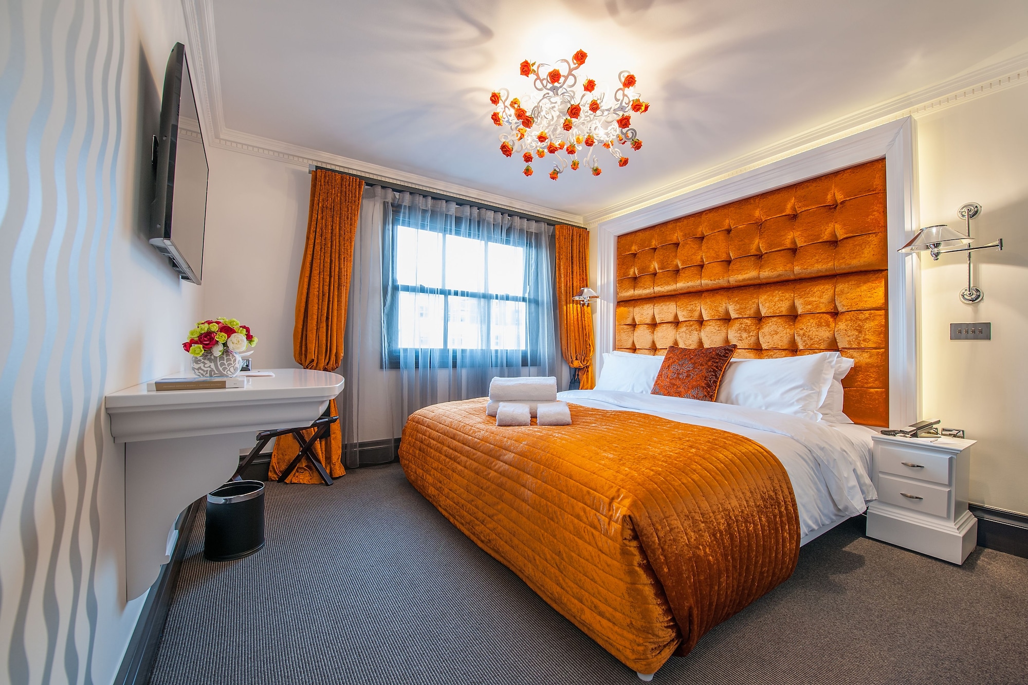 SUPERIOR, KING BED