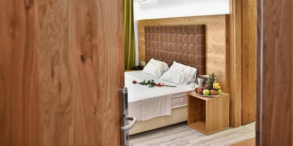 Artemis Hotel Apartments 15/50