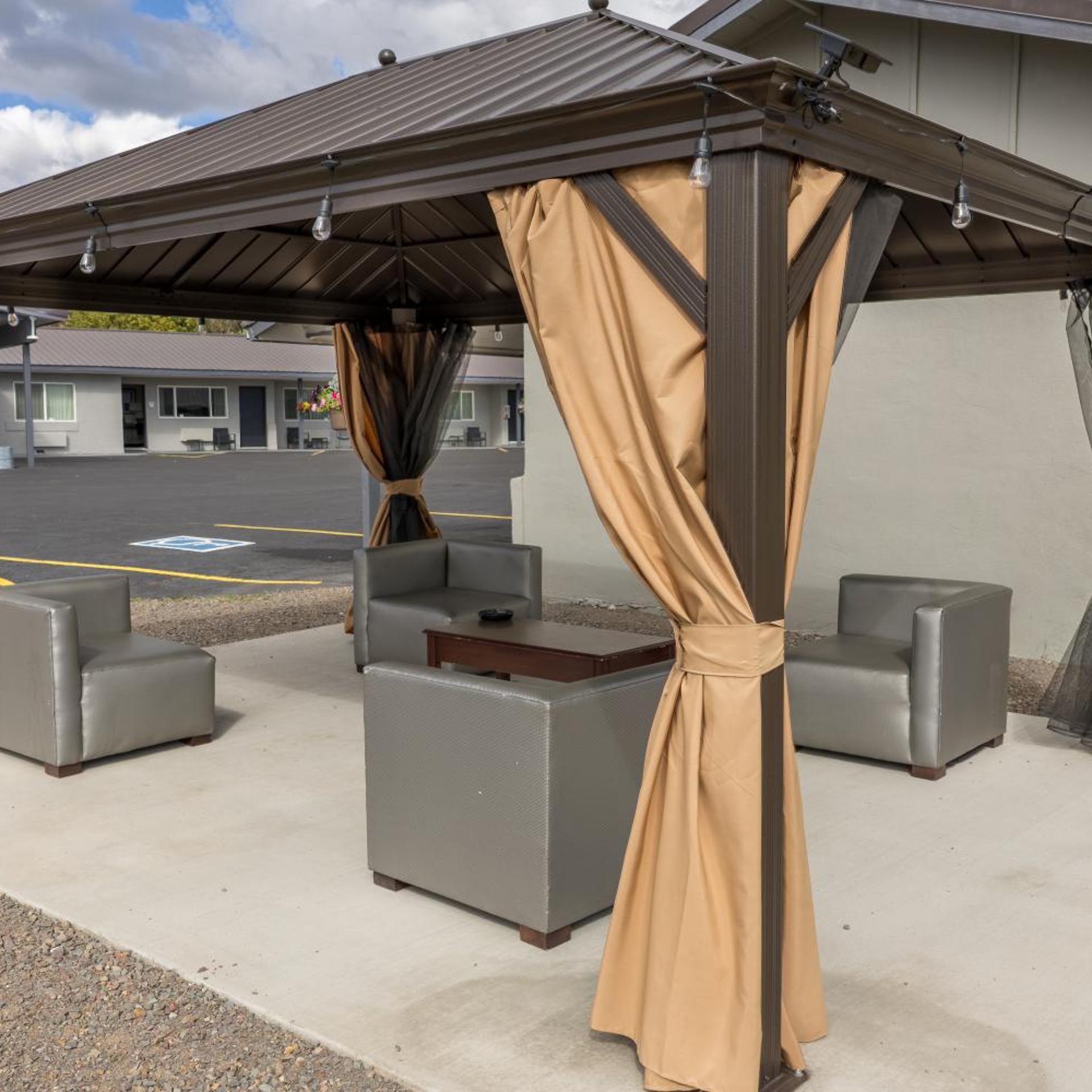 Oregon Trail Inn and Suites 25/50