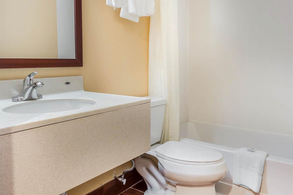 Econo Lodge Vineland 20/20