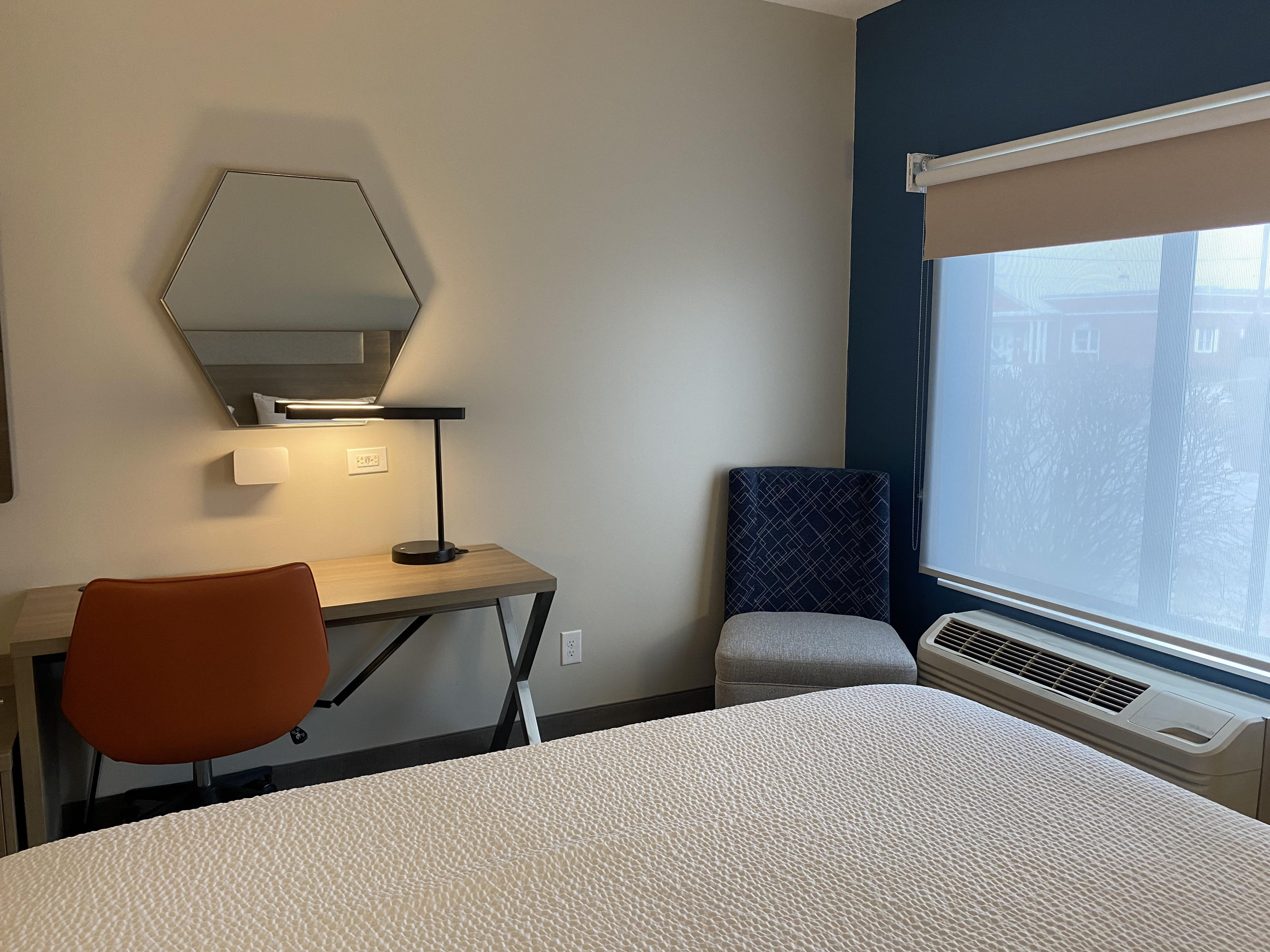 Holiday Inn Express Hotel Suites Plymouth 78/82