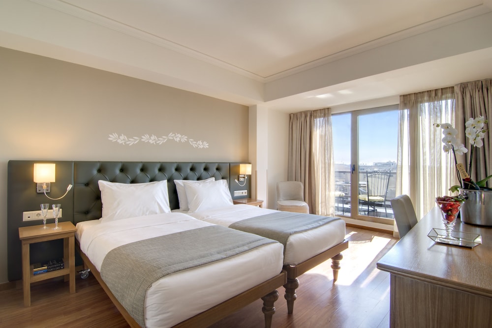 EXECUTIVE, ACROPOLIS VIEW